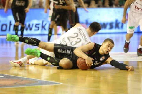 Kyle Weems (medi bayreuth) vs Casey Jacobson (Brose Baskets Bamberg) - (Bild: Marcus Arth/www.marcusarth.de)