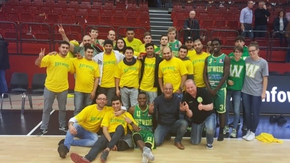 Aus Neu-Wedelern werden Rist-Fans: Basketball ist für Flüchtlinge "wie Therapie"